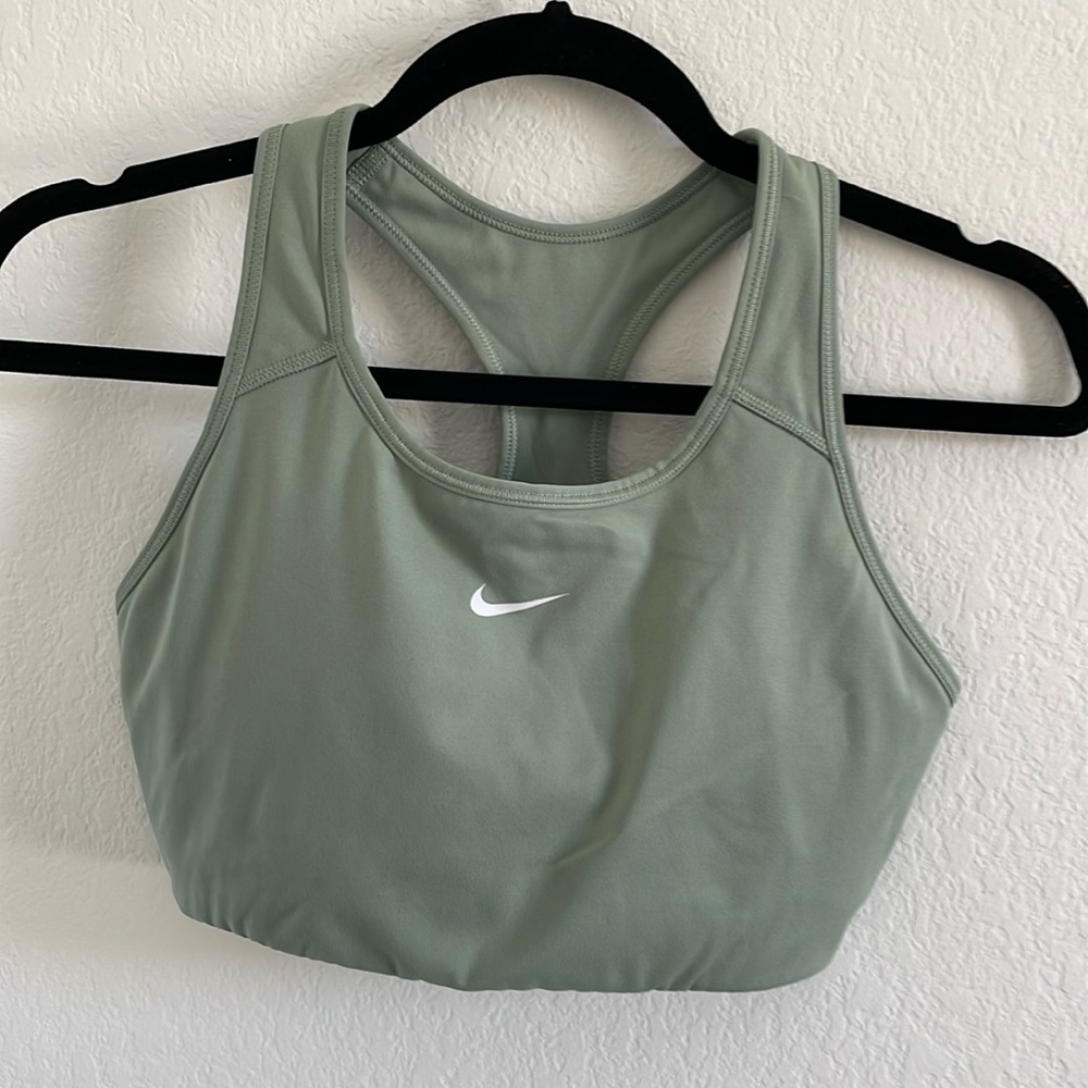 Nike Swoosh Medium Support